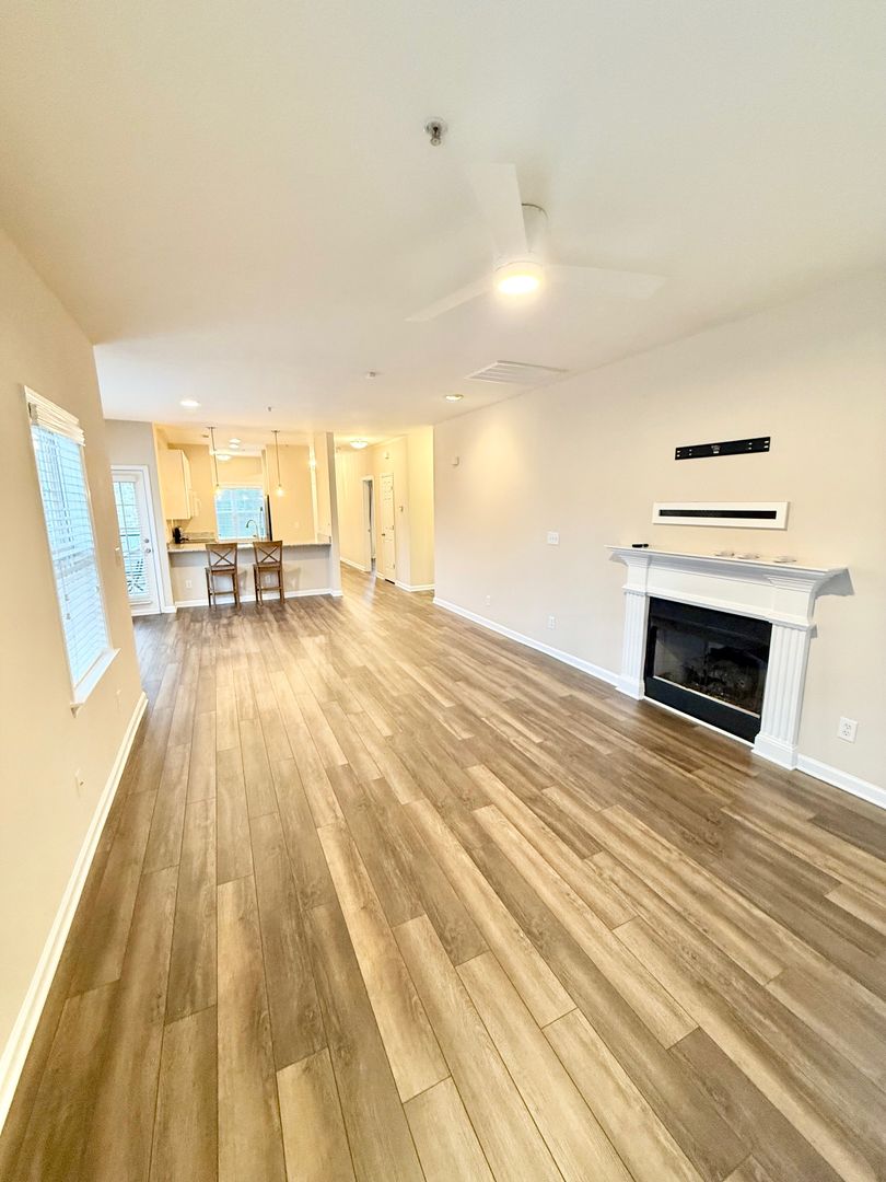 Cornelius House: 8938 Rosalyn Glen Rd