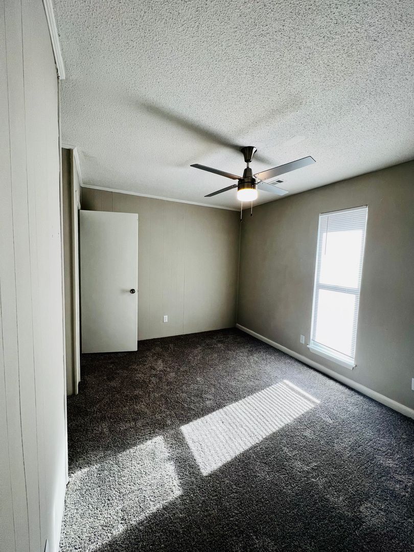 Fayetteville Apartment: Blanton Road