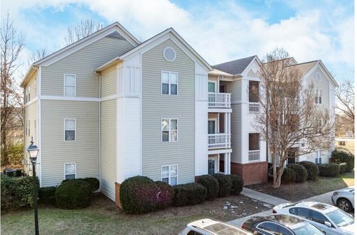 2 Bedroom South Charlotte! FIRST FULL MONTH FREE ON 13 MONTH LEASE!! – photo 1