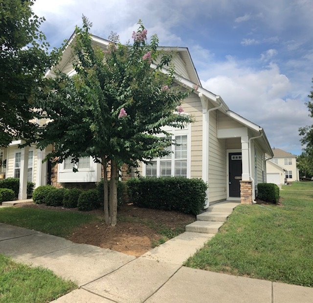 Matthews House: 1081 Woodglen Lane