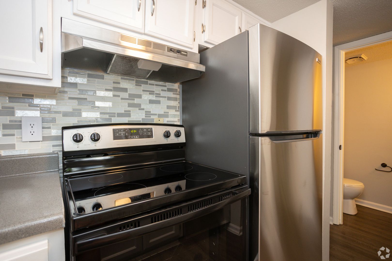 Concord Apartment: 260 Brookwood Ave