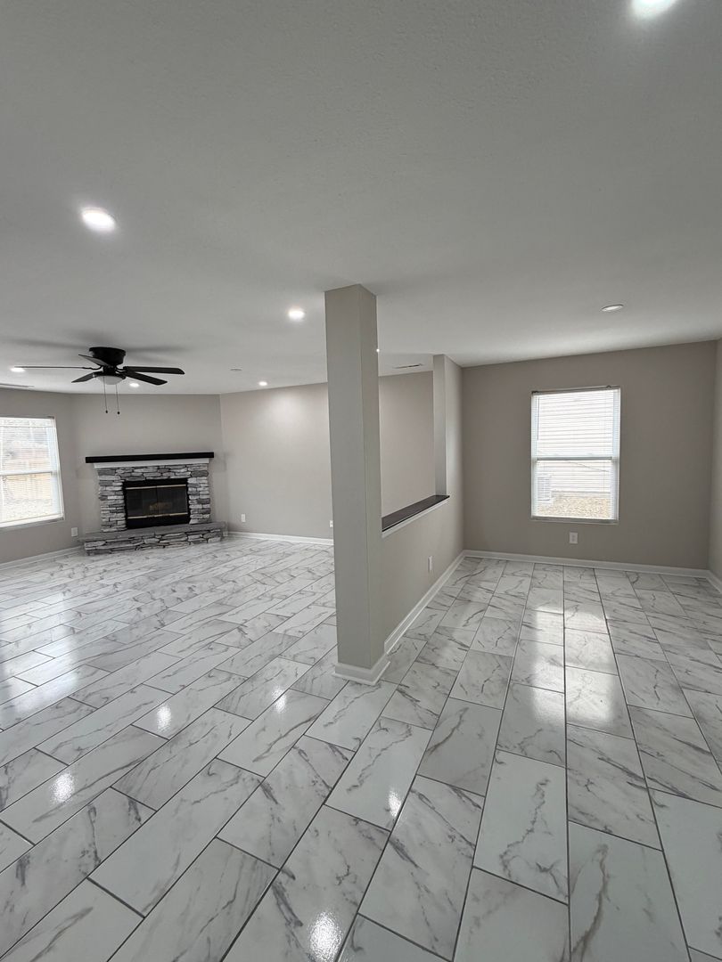 Charlotte House: 12937 Silvaire Farm Rd