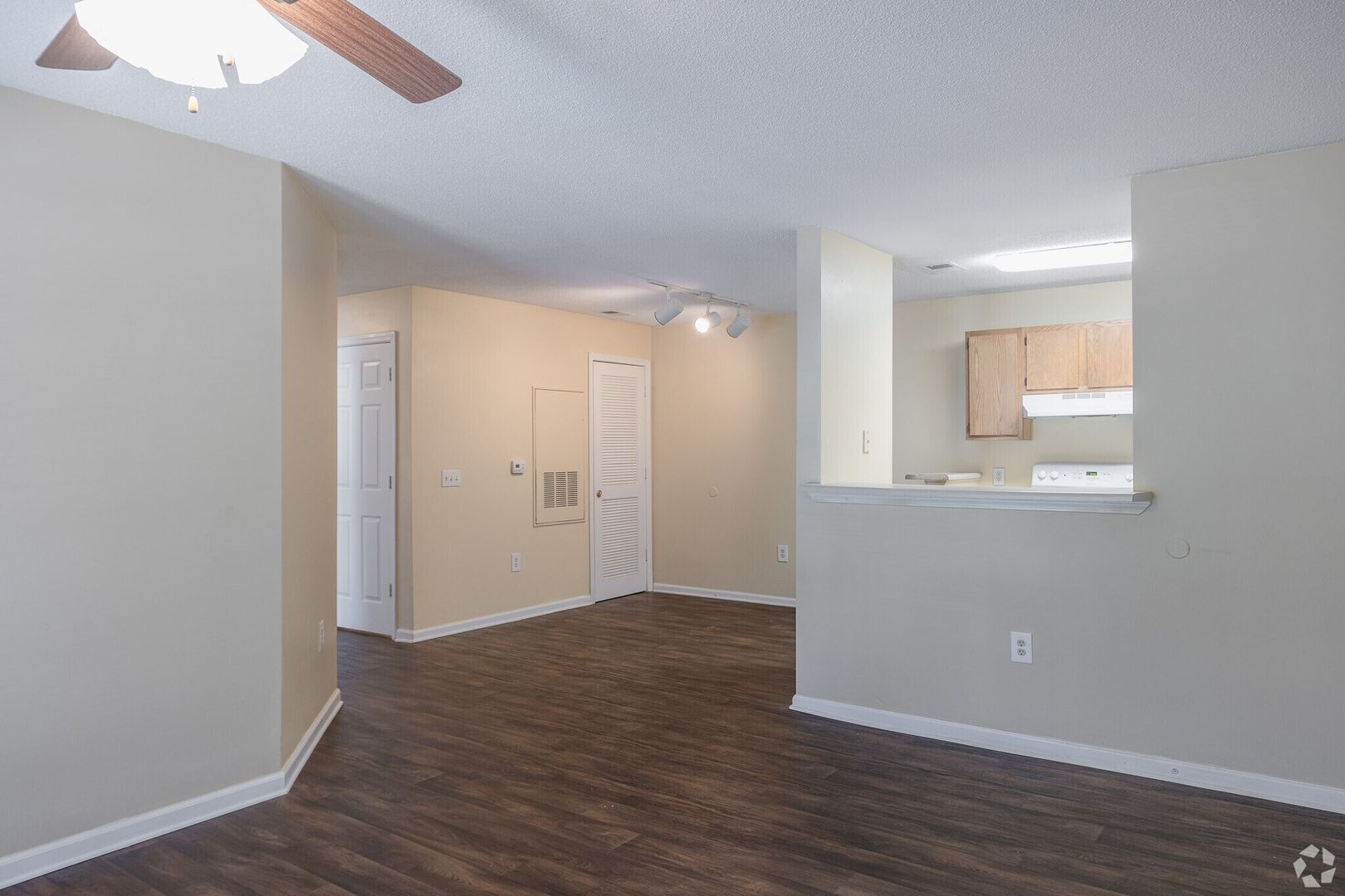 Summerville Apartment: 246 Pidgeon Bay Rd