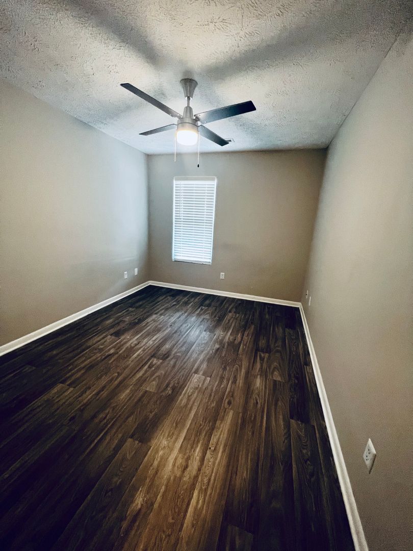 Fayetteville Apartment: Elcone Dr