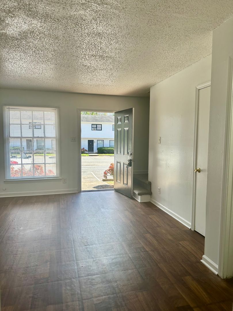 Charlotte Apartment: 2909 Burgess Drive
