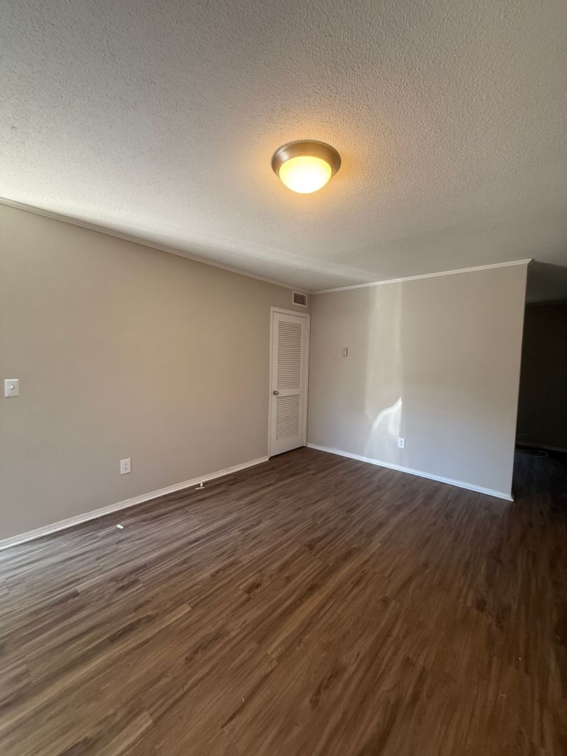 Clemson Apartment: 807-813 College Avenue