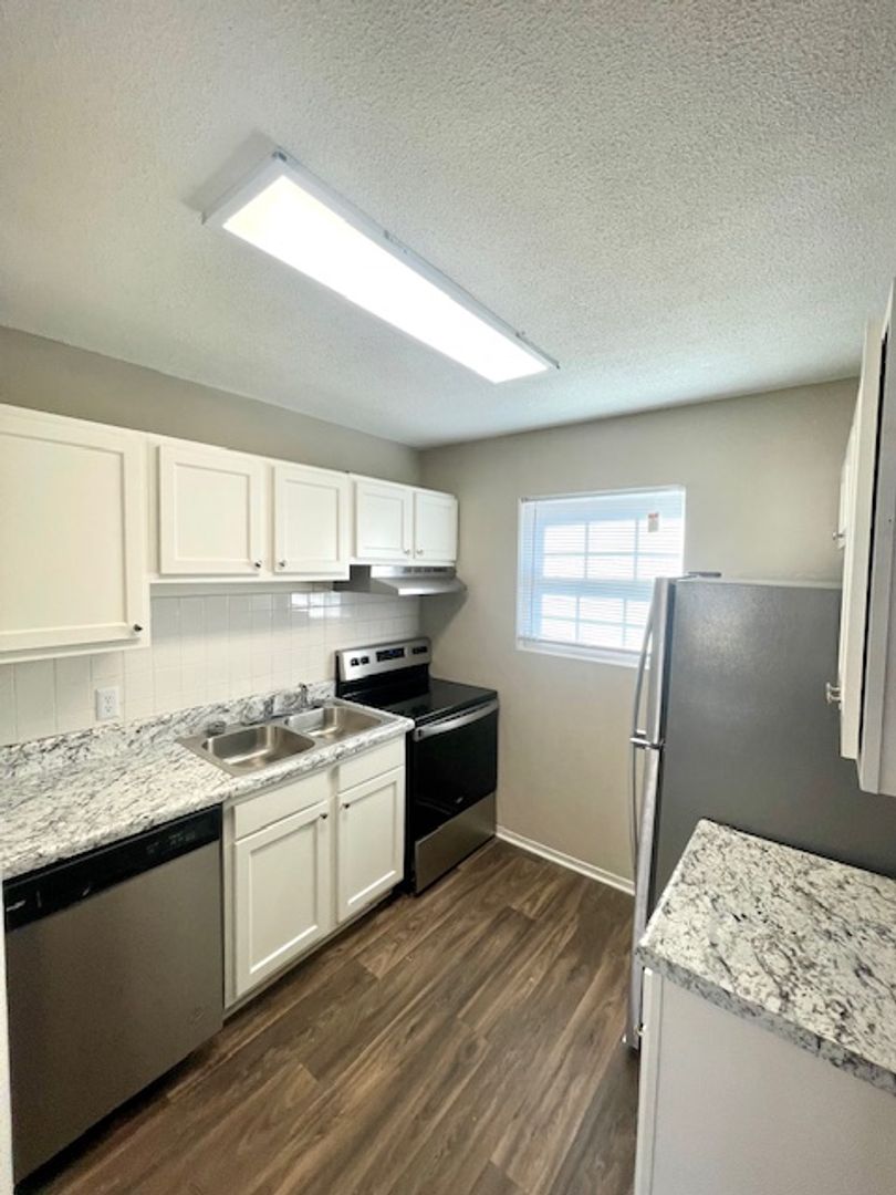 Central Apartment: 100 Regency Drive