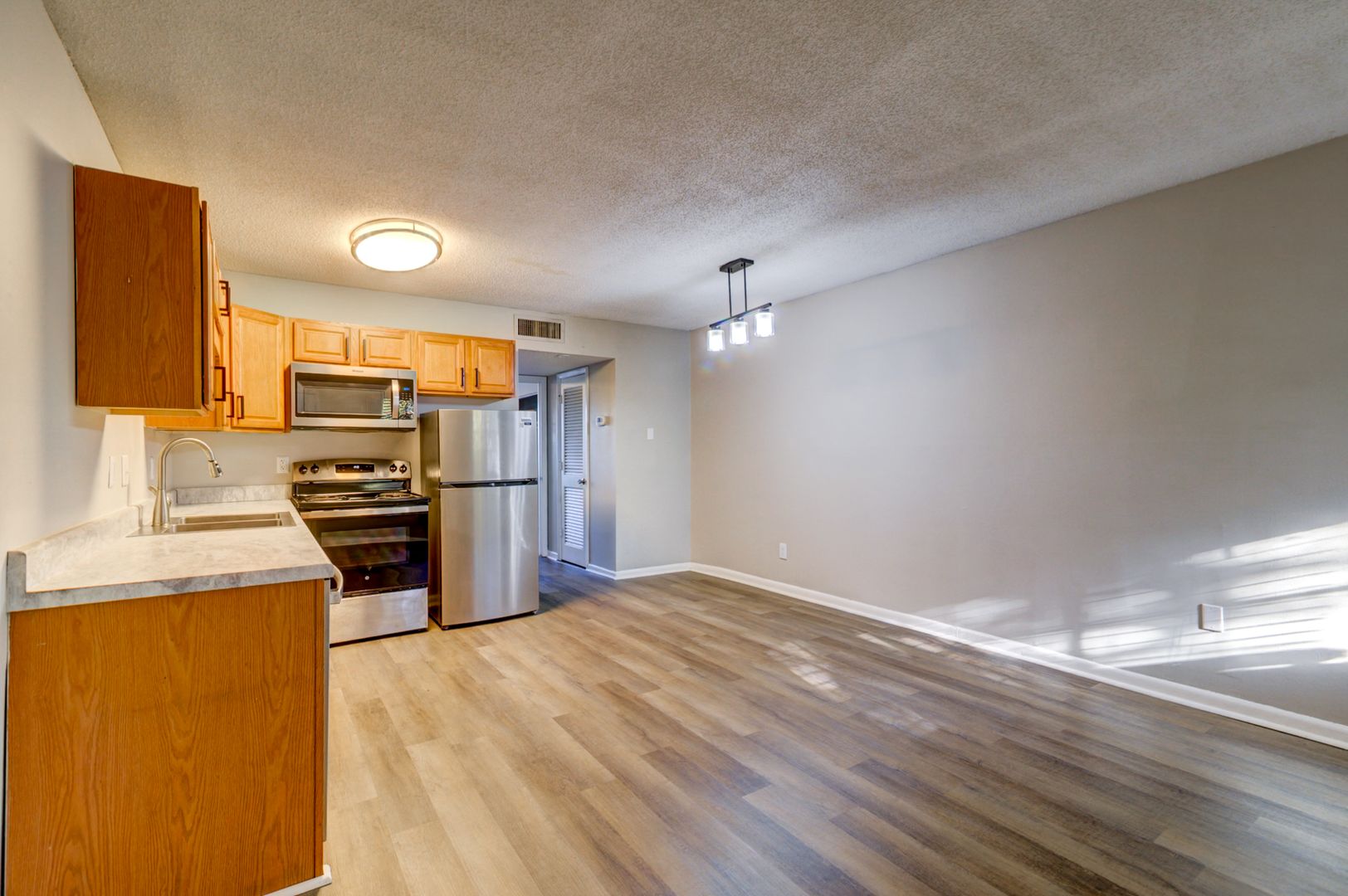 Hanahan Apartment: 1100 River Road