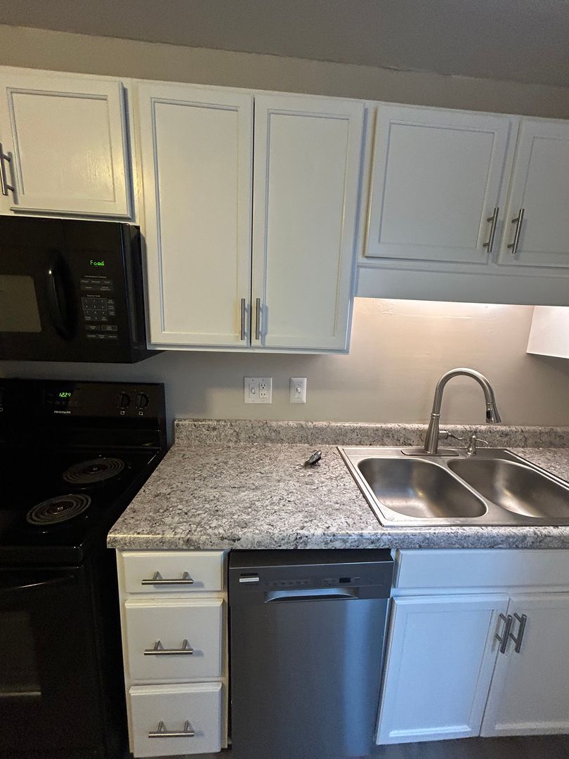 Fayetteville Apartment: 7569 Faraday Place