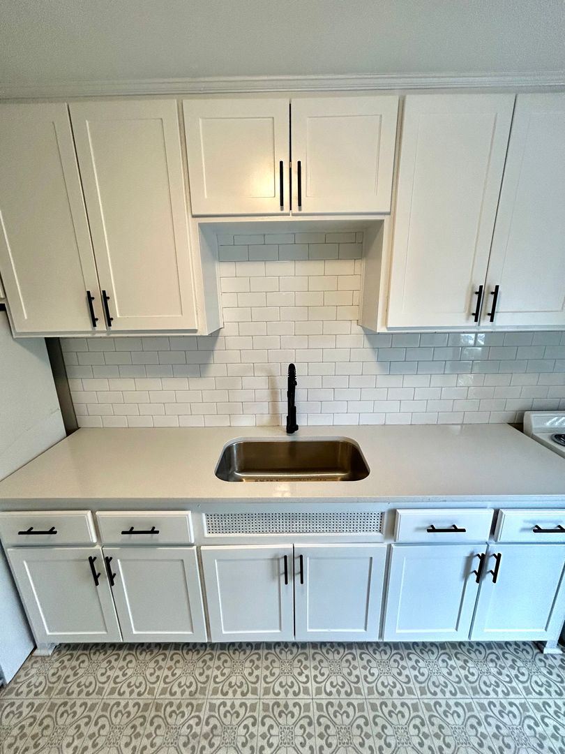 Fayetteville Apartment: 1107 W Rowan St