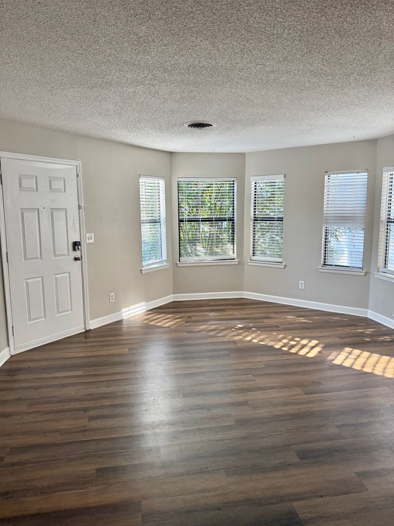Charlotte Apartment: 415 W 10th Street