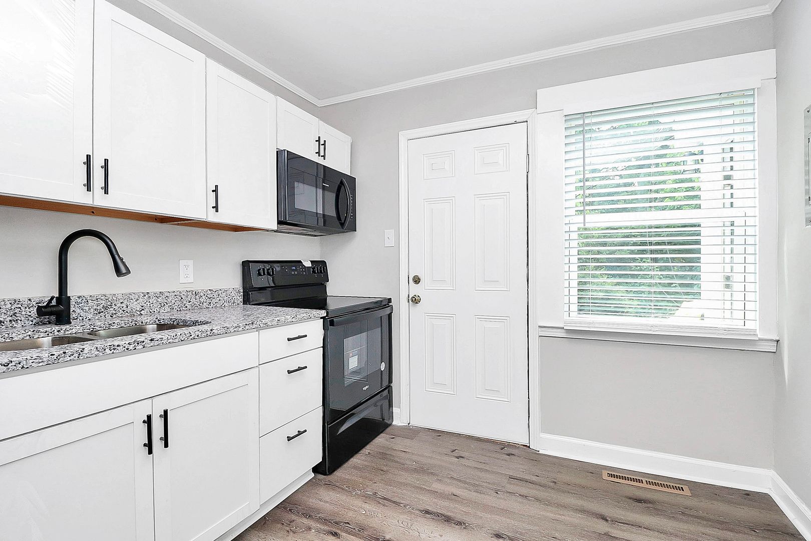 Charlotte Apartment: 1825/1827 Academy Street