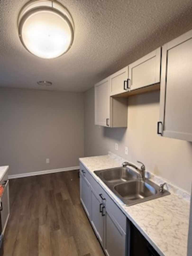 Hanahan Apartment: 1100 River Road