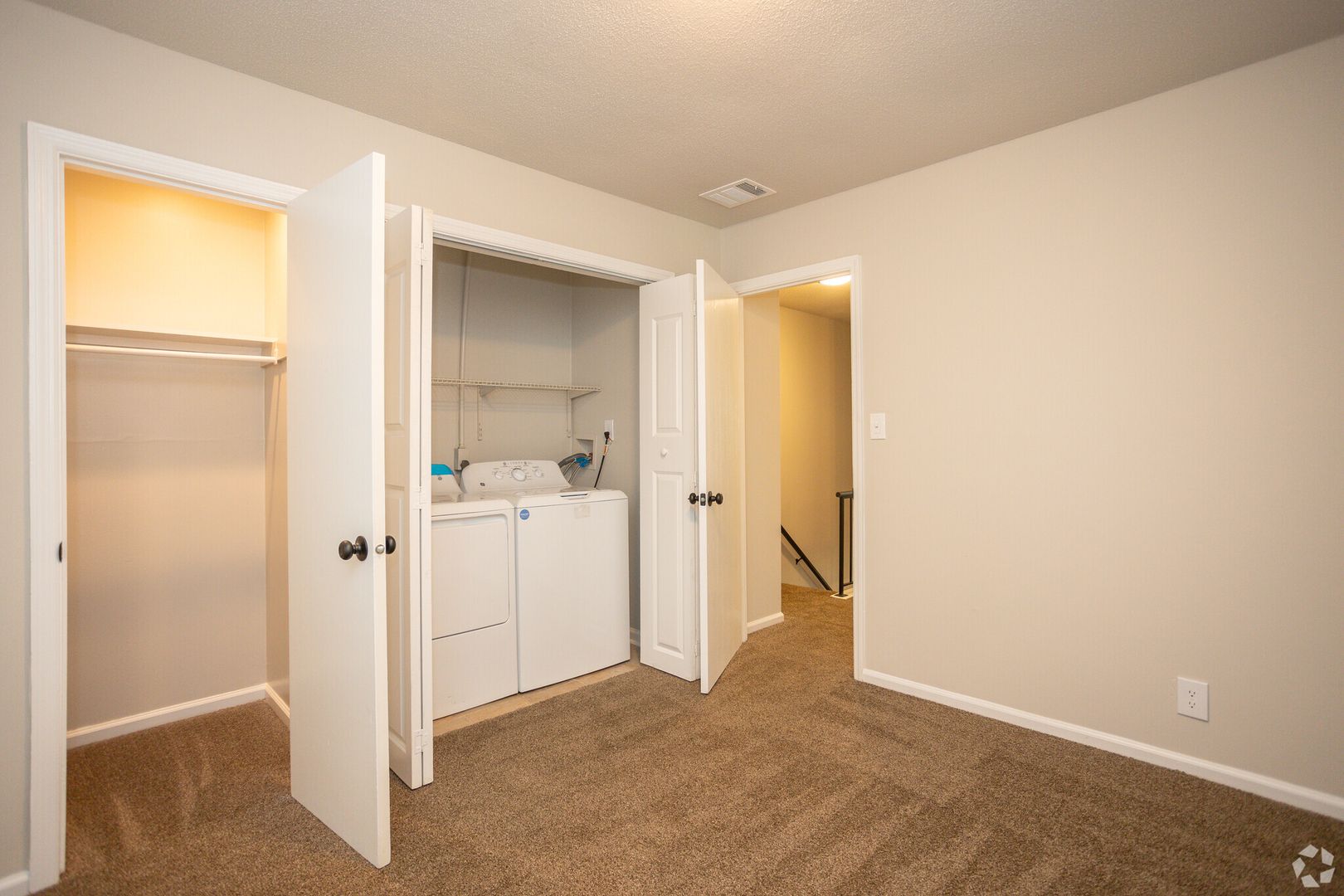 Concord Apartment: 260 Brookwood Ave