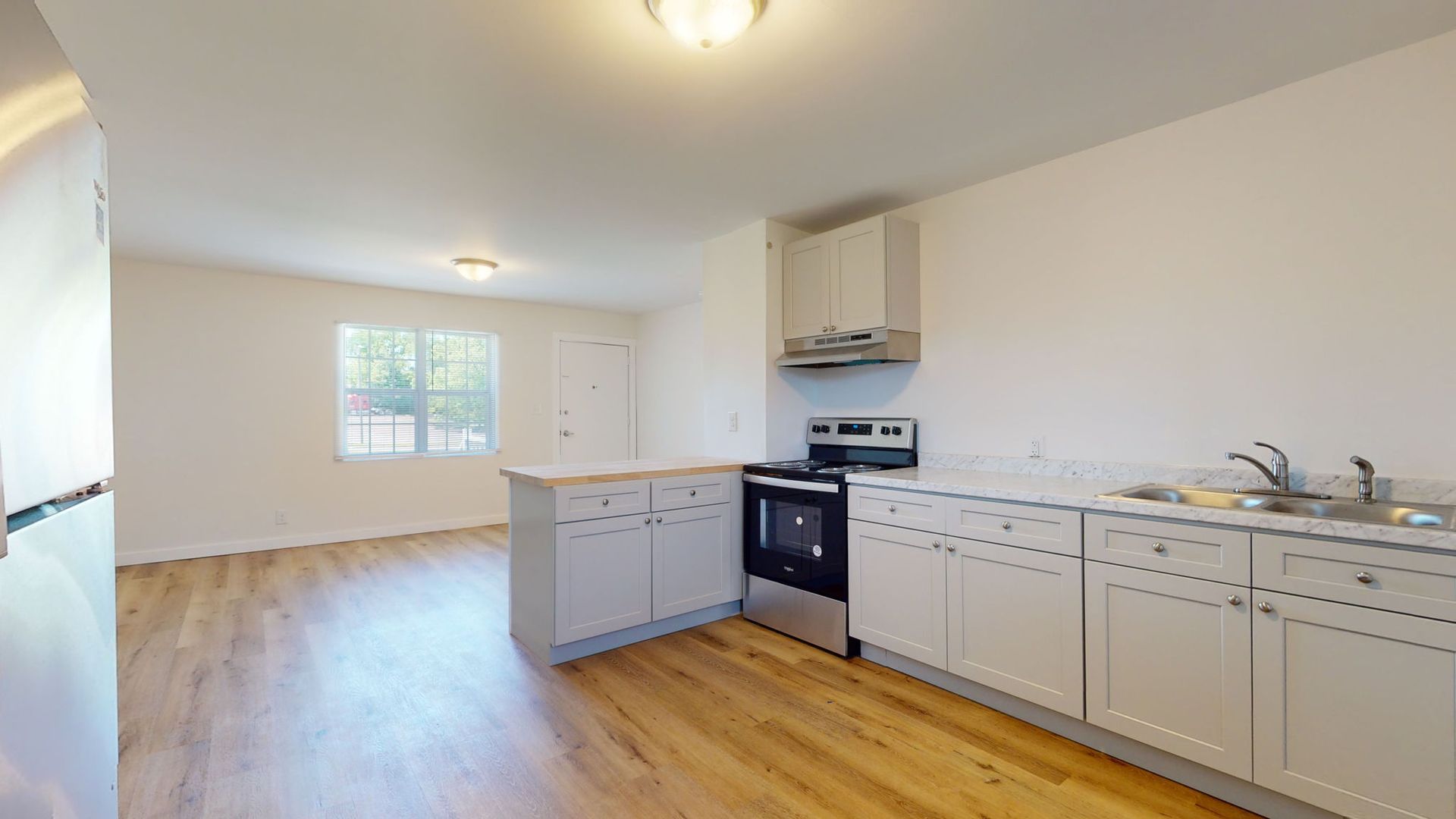 Monroe Apartment: Fairley Avenue