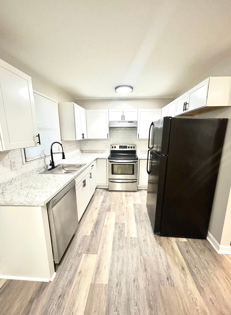 Fayetteville Apartment: 230 Pinecrest Drive