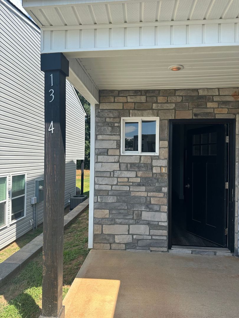 Inman Apartment: 1202 Chelsey Ln