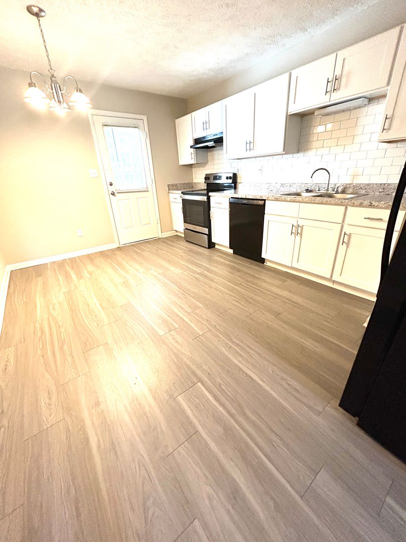 Fayetteville Apartment: Elcone Dr