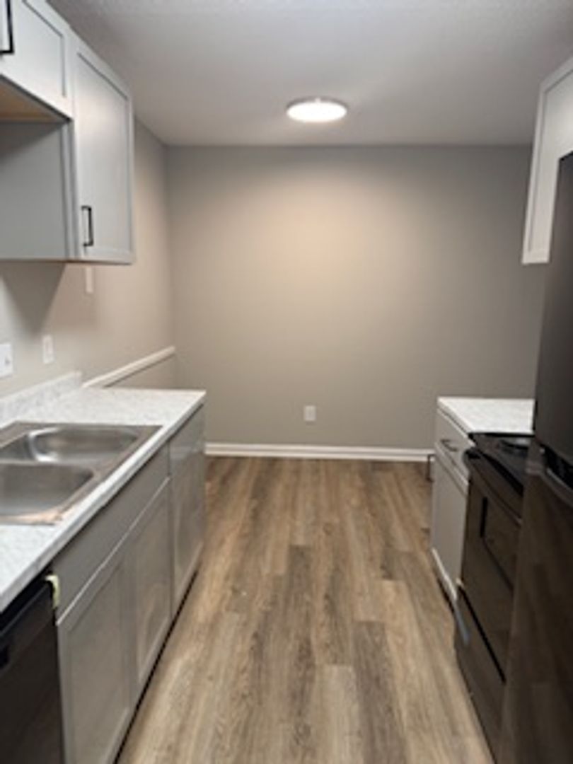 Hanahan Apartment: 1100 River Road