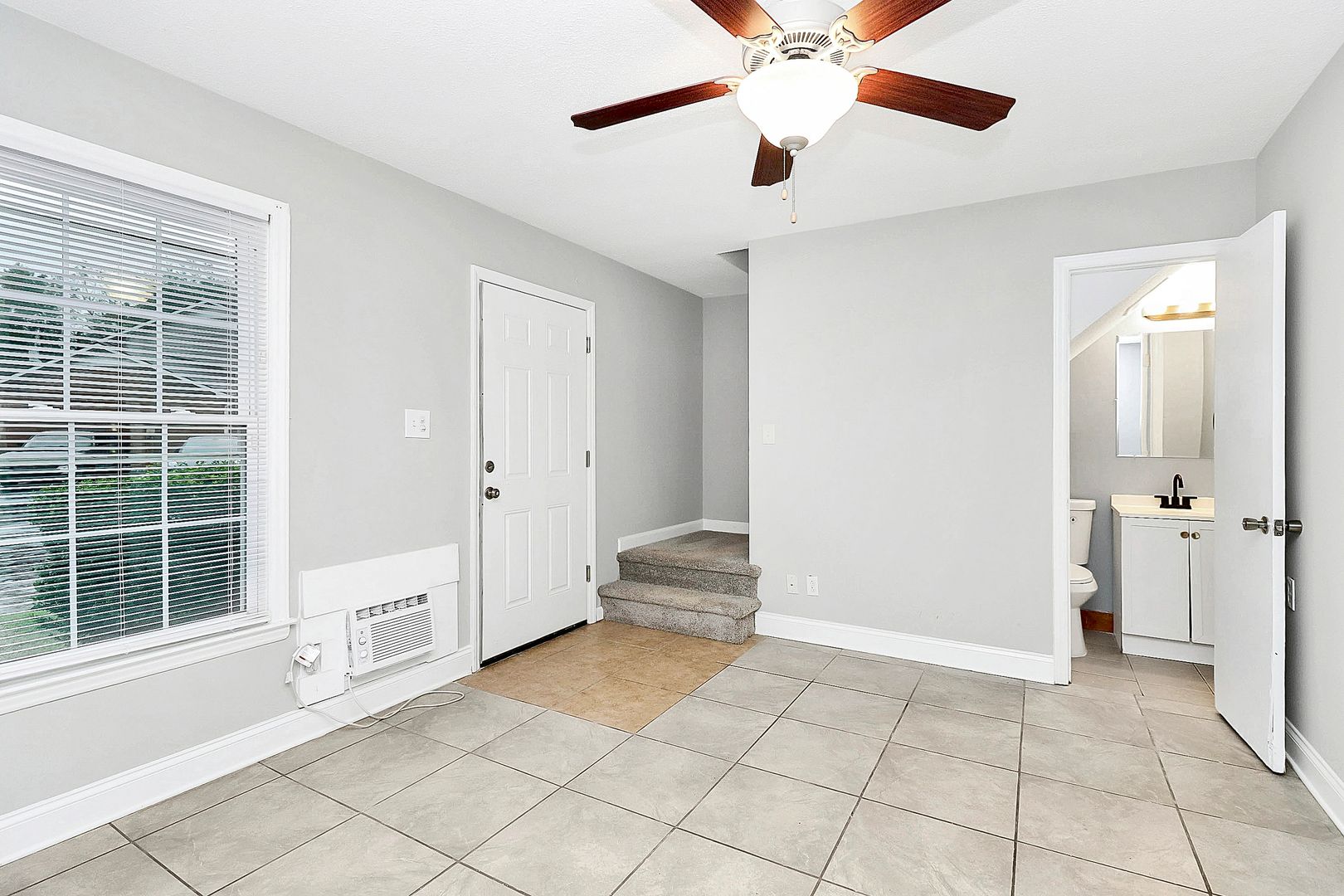 Charlotte Apartment: 314 Clarence Street