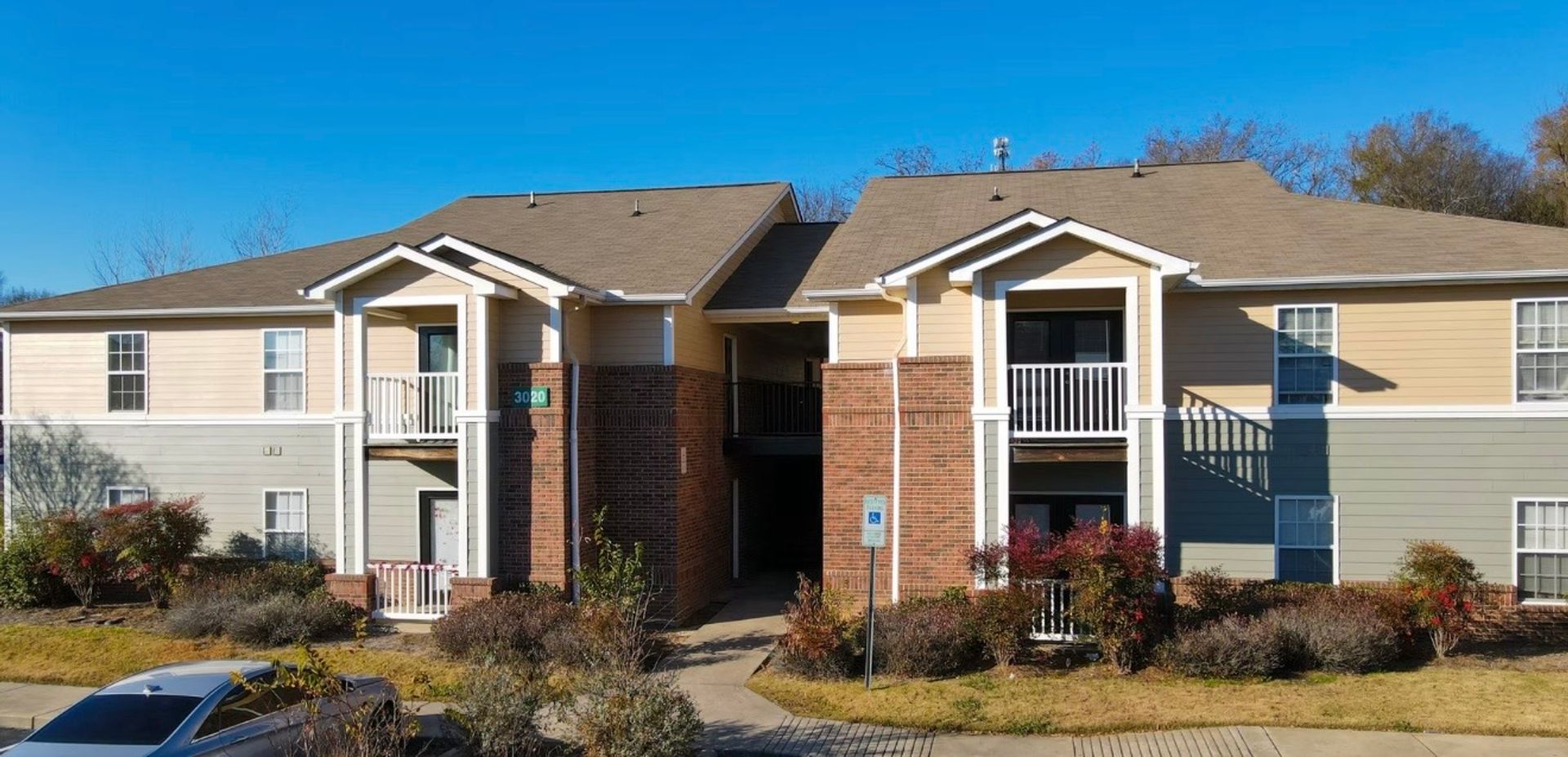 Lancaster Apartment: 3038 Miller St