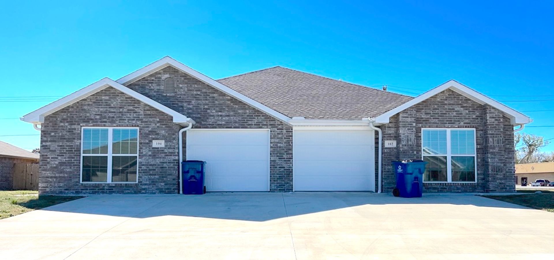 Carl Junction Townhome: 102 Anita Plaza