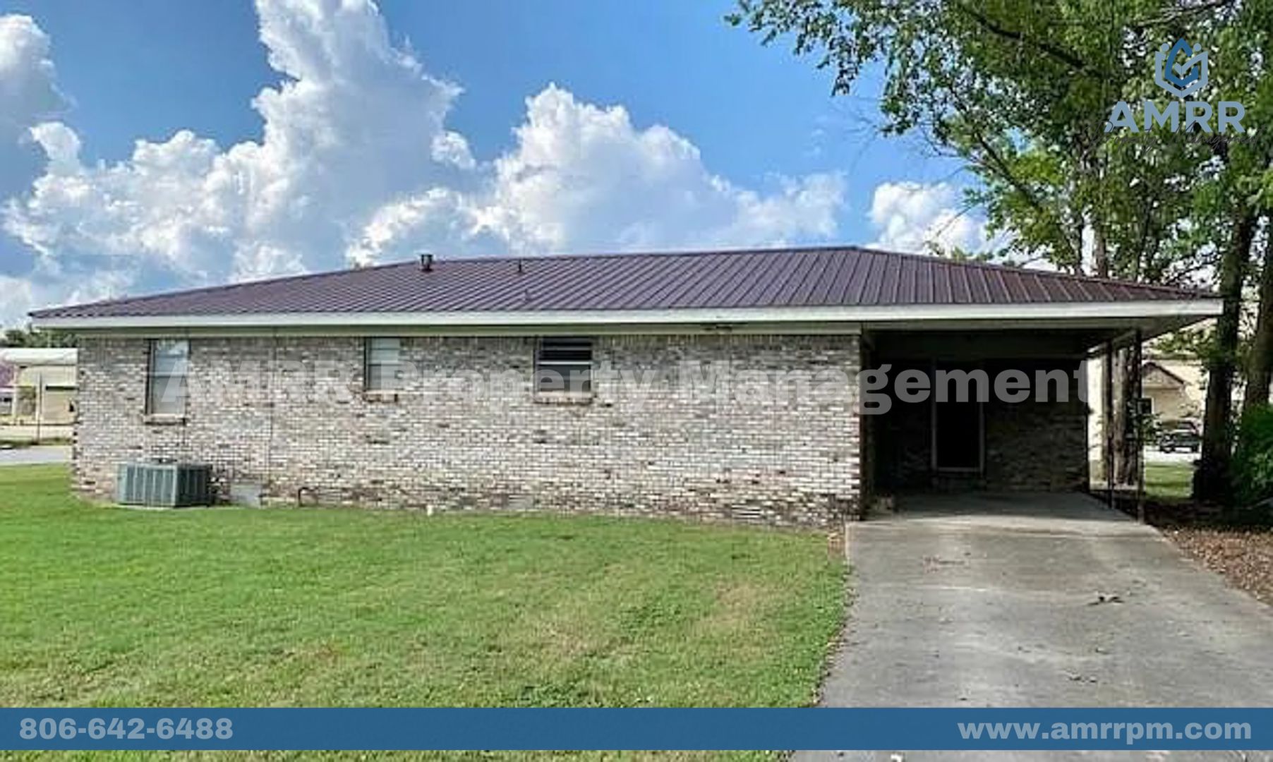 Gentry House: 141 W Main St