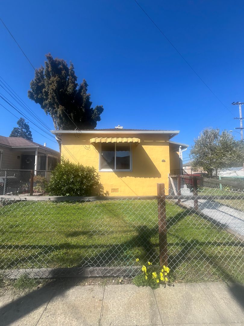 Oakland House: 1975 86th Ave