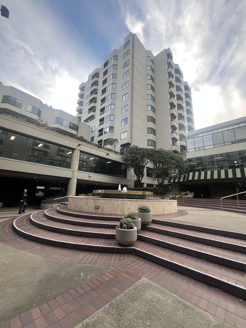 San Francisco House: 601 Van Ness Avenue