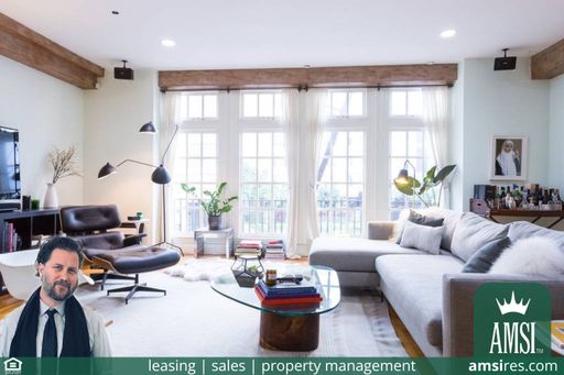 Back on the market! Amazing SOHO style full level designer Parkhouse in boutique 3 unit building expansive living space, gourmet kitchen, two patios and pet friendly! – photo 1