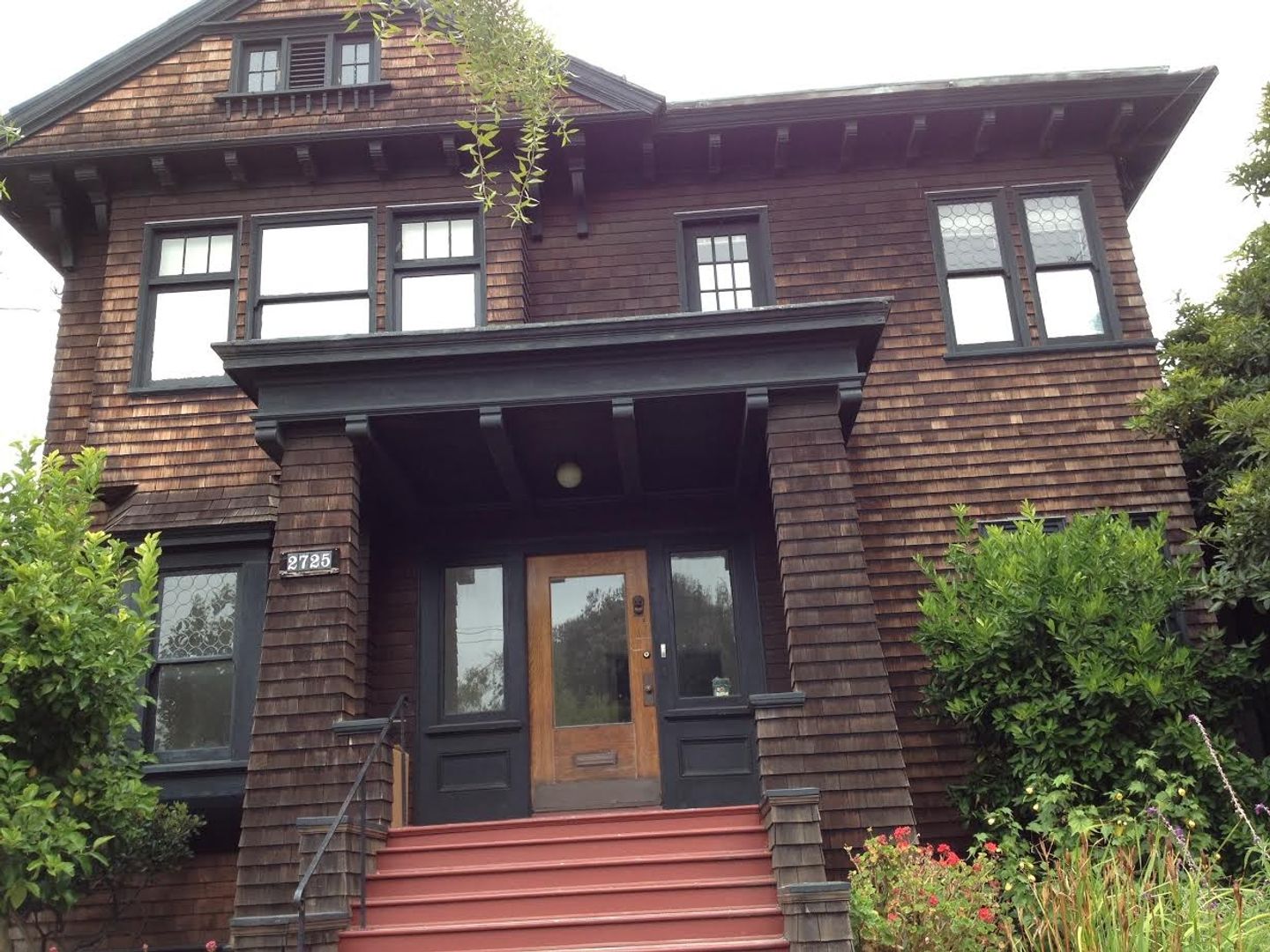 Berkeley House: 2727 Hillegass #Big Bedroom 1