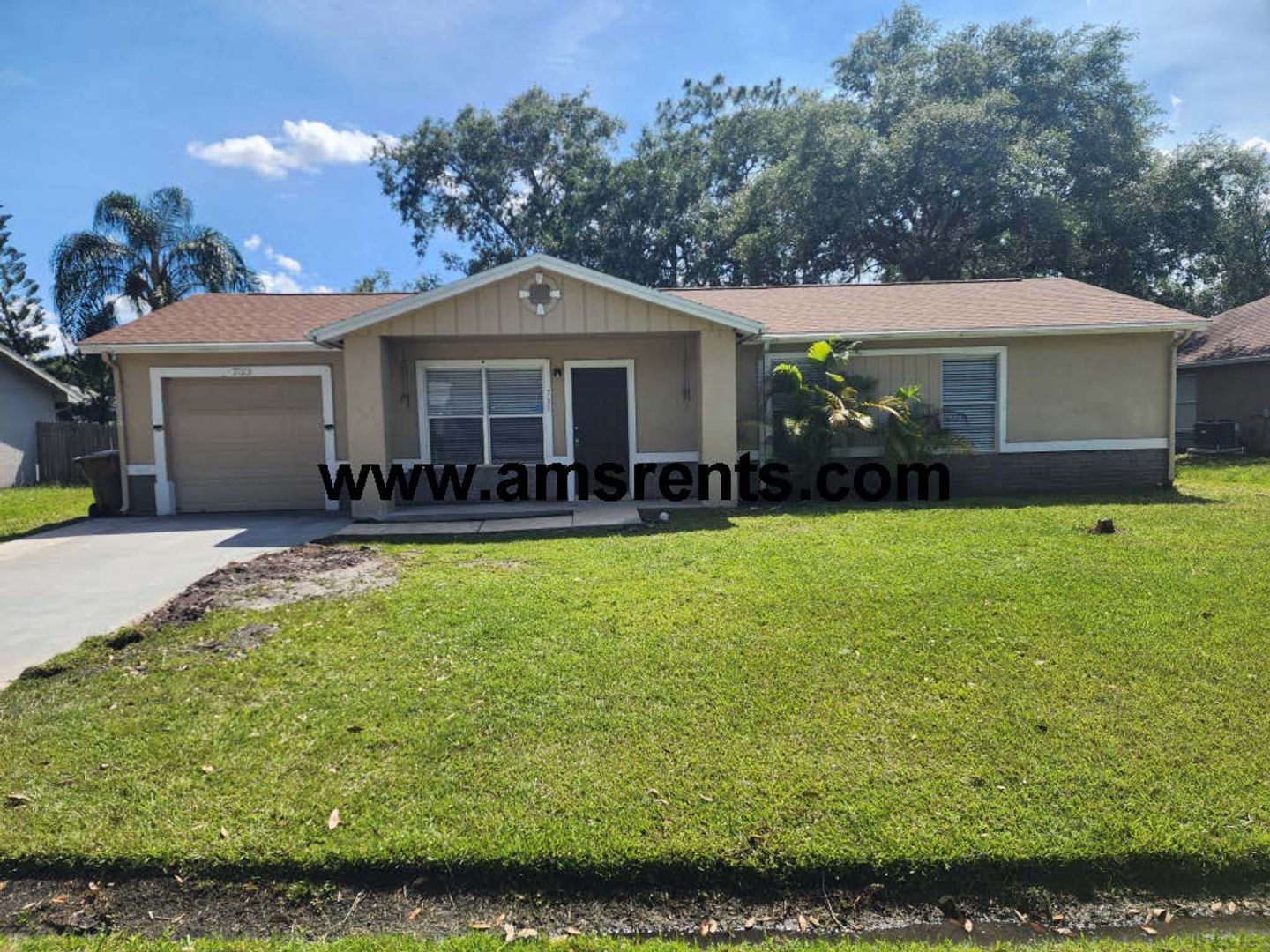 Kissimmee House: 733 Yucatan Court