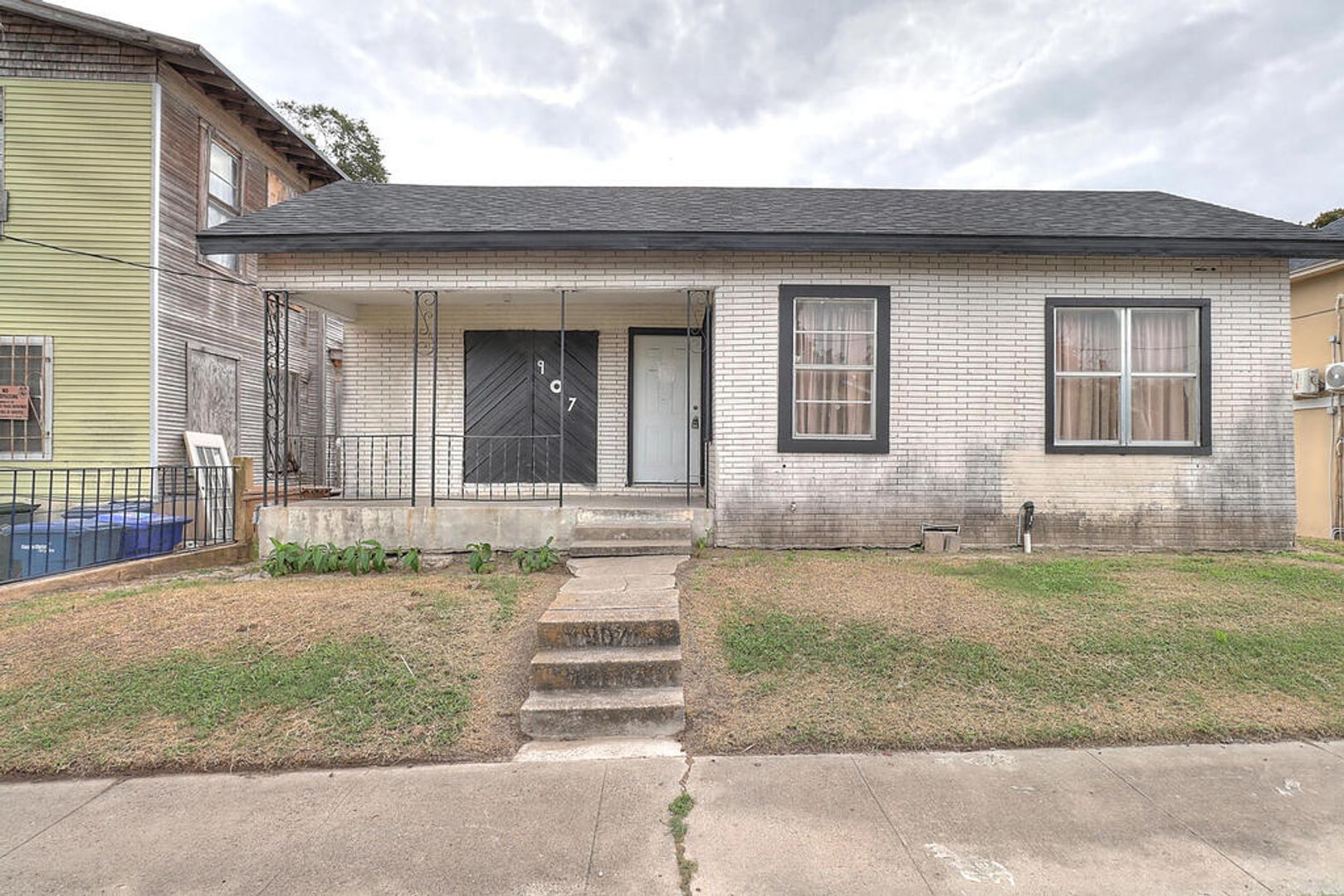 Corpus Christi House: 907 Laredo St