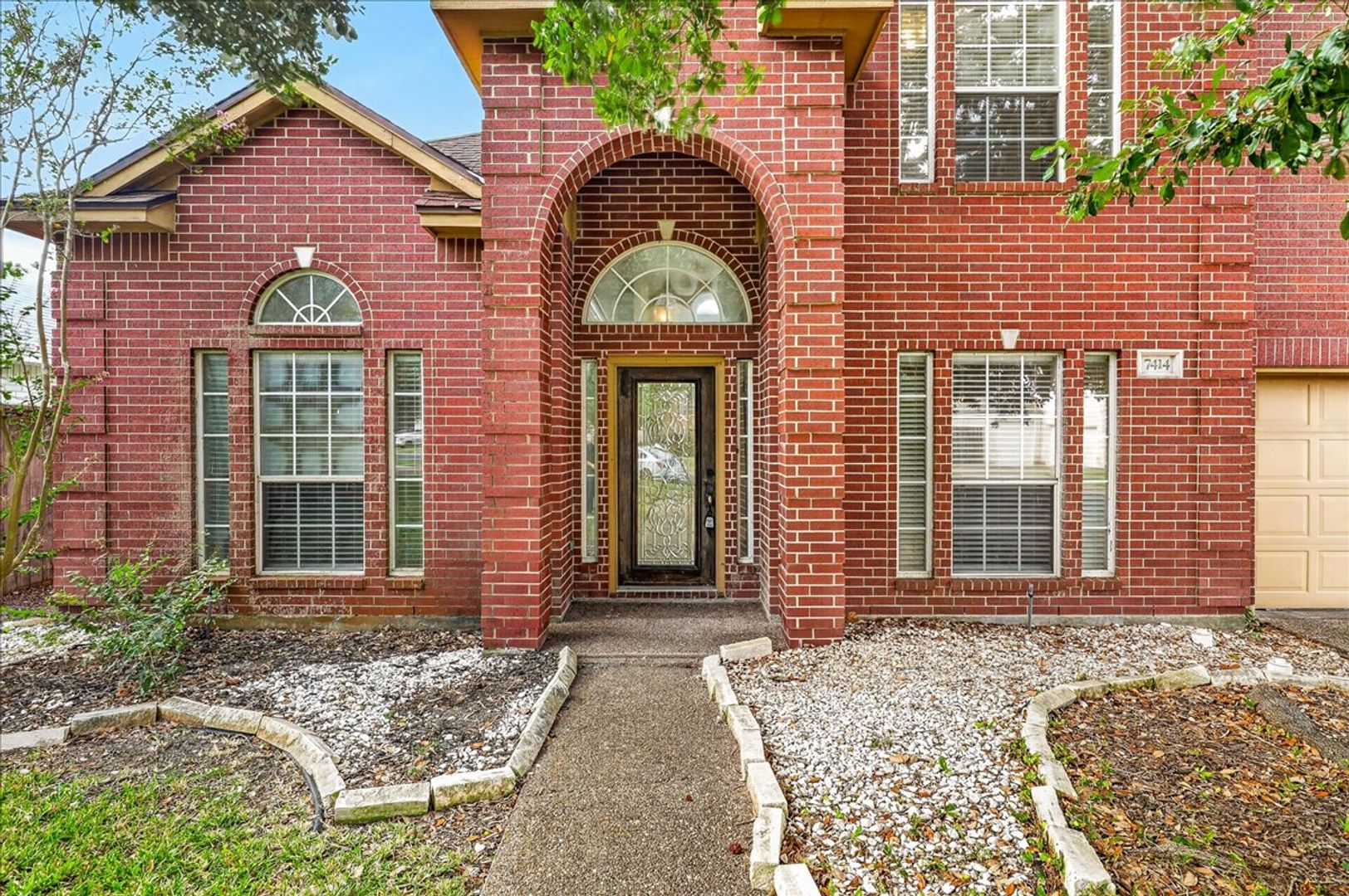 Corpus Christi House: 7414 Lake Micala Dr
