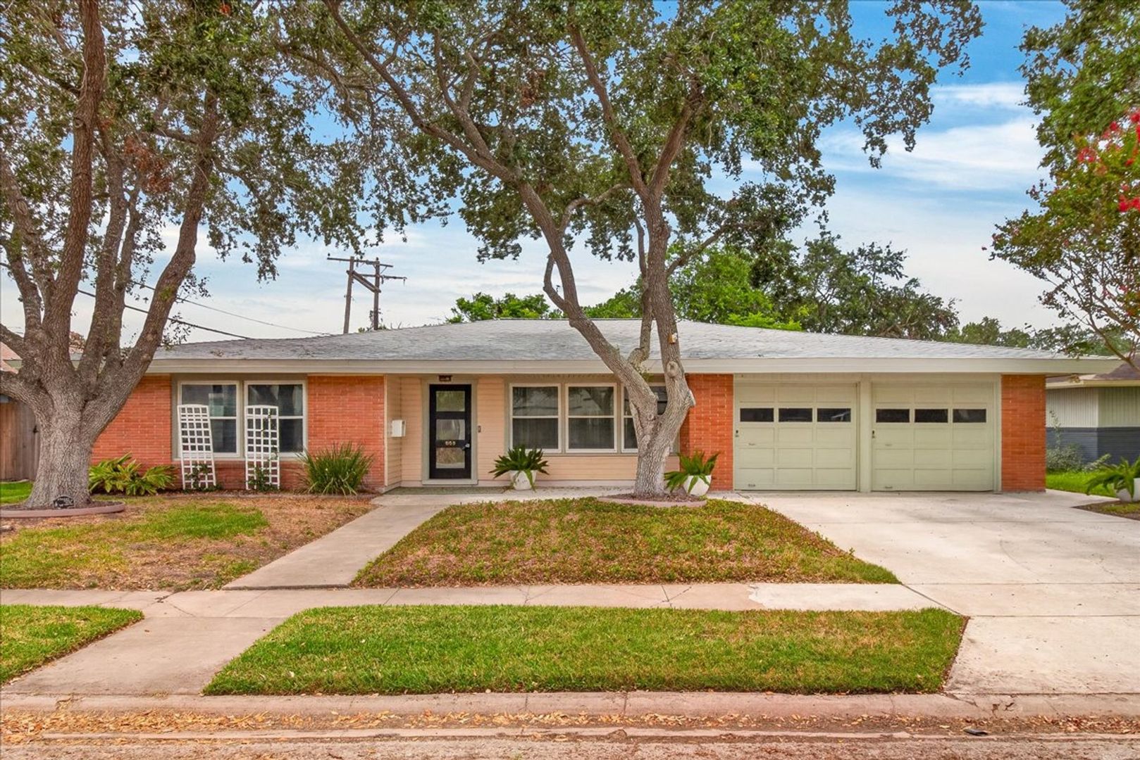 Corpus Christi House: 609 Peerman Pl