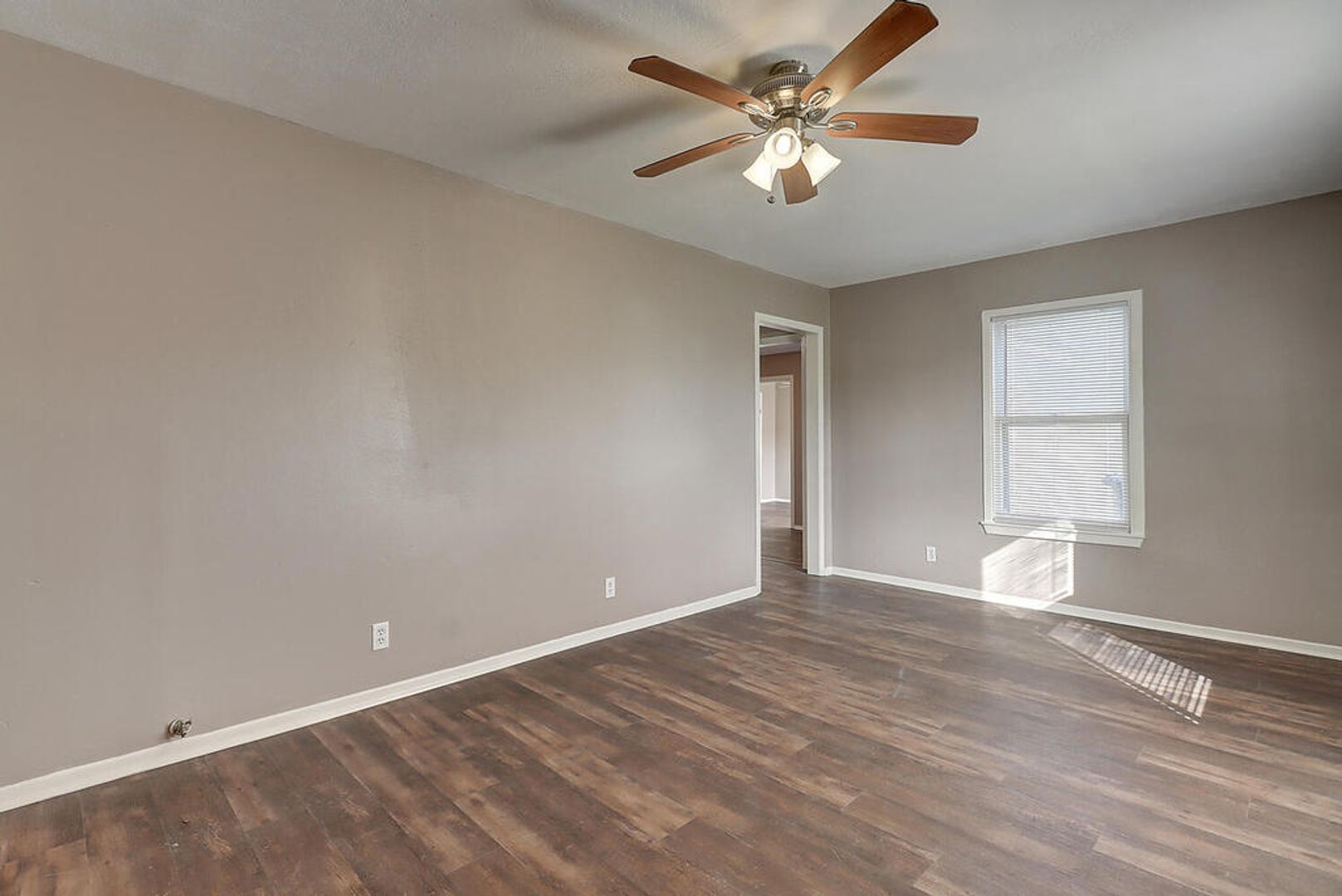 Corpus Christi House: 10921 Shady Lane