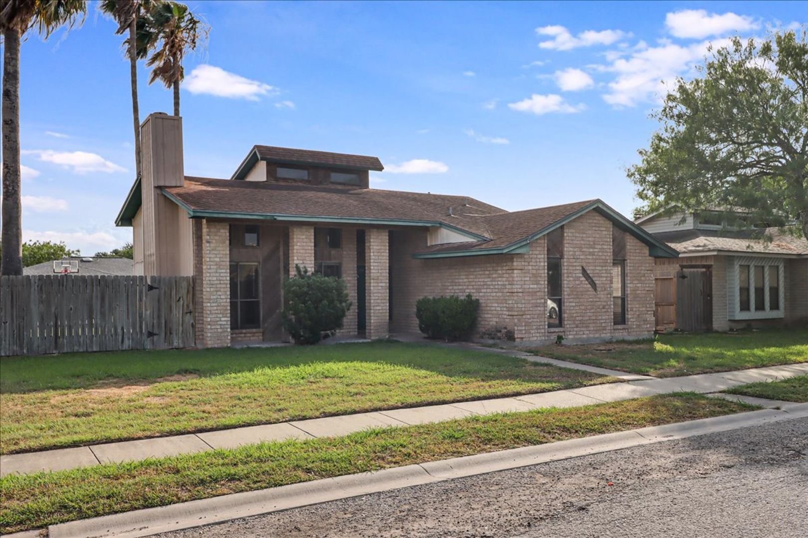 Corpus Christi House: 2938 River Crest Rd.