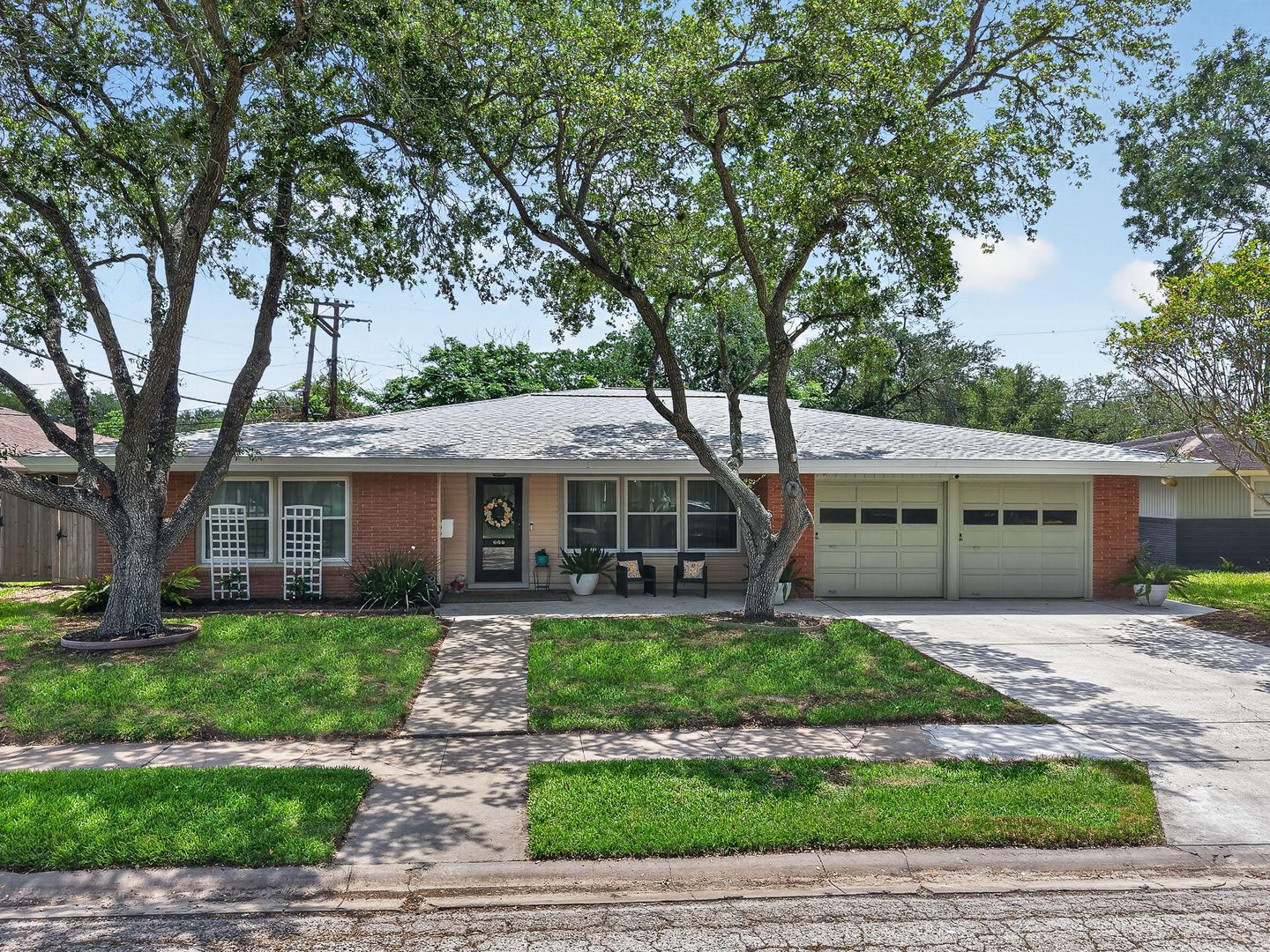 Corpus Christi House: 609 Peerman Pl