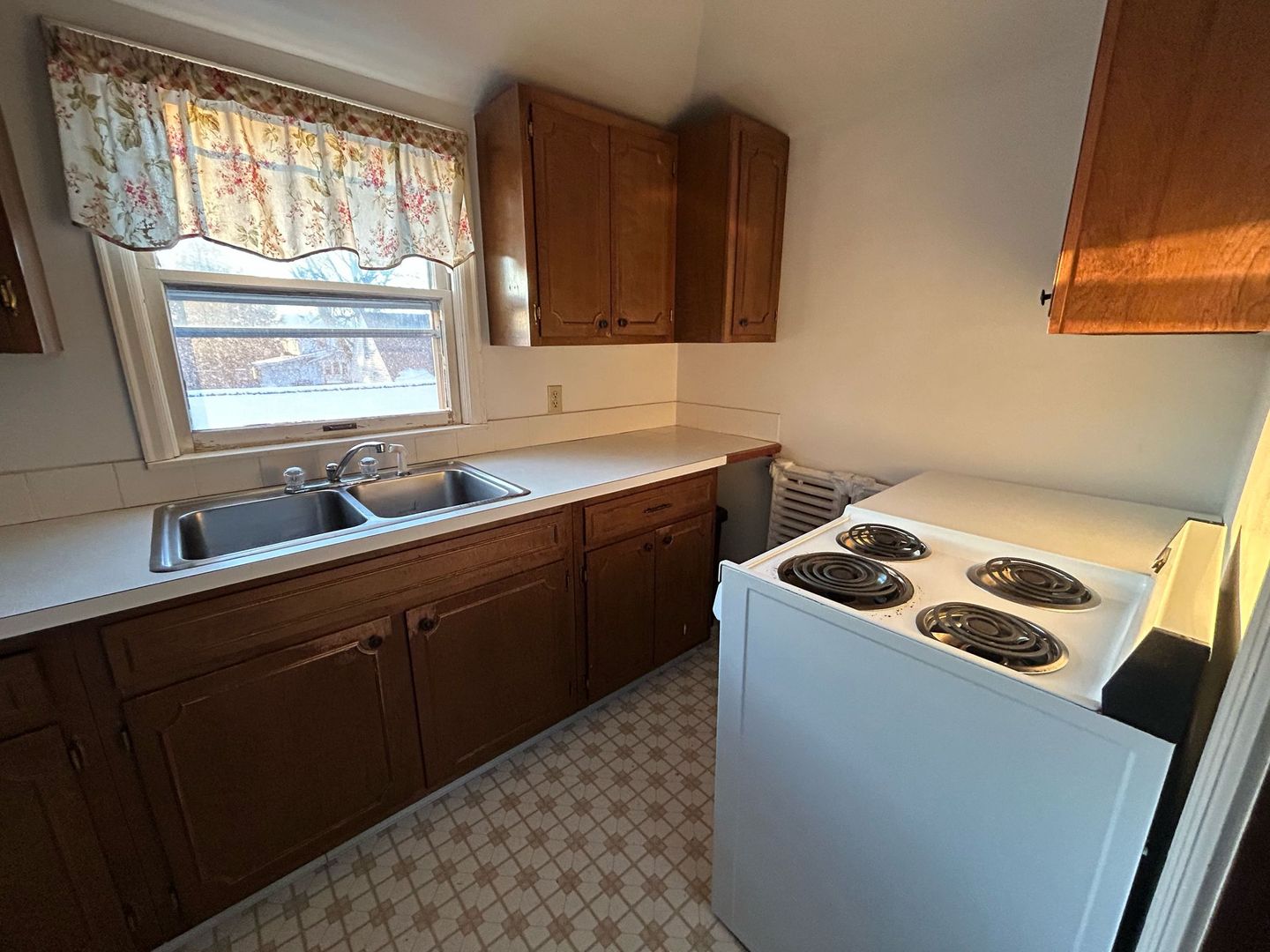 Montevideo Apartment: 215 S 5th St