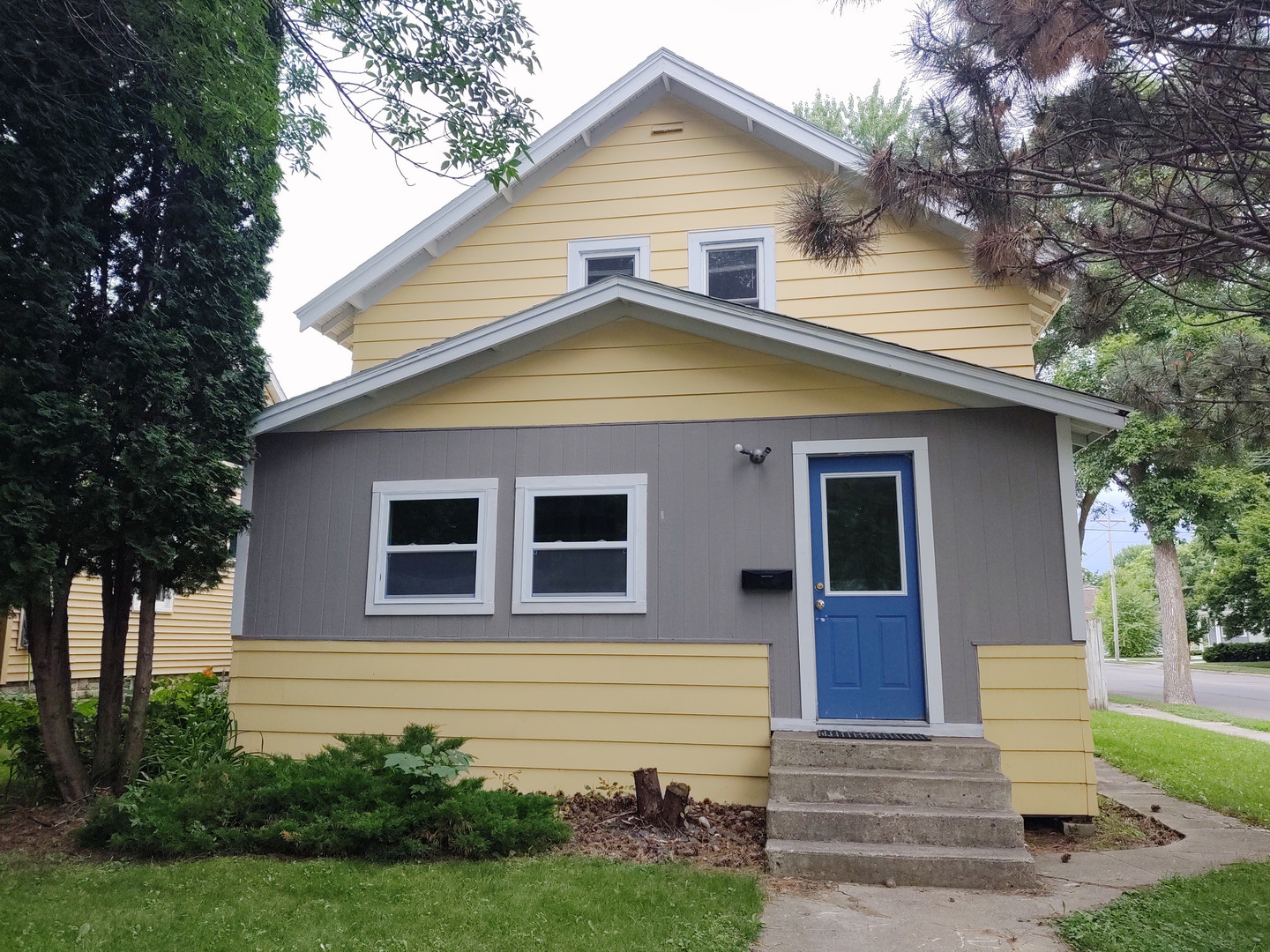 Montevideo House: 415 N 9th St