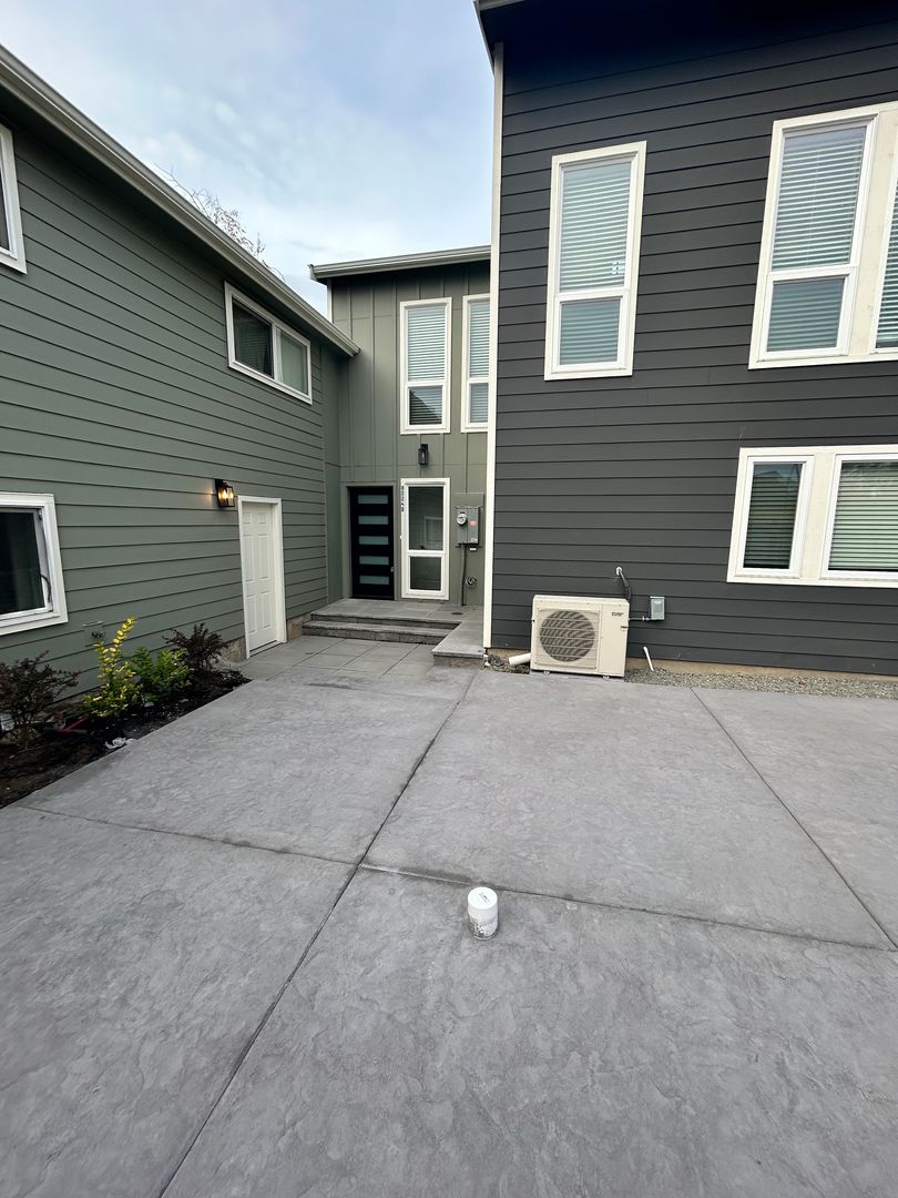 Seattle Apartment: 8024 36th Ave S