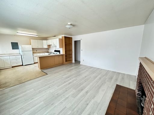 2 Bedroom Duplex Minutes from Downtown Kent! – photo 1