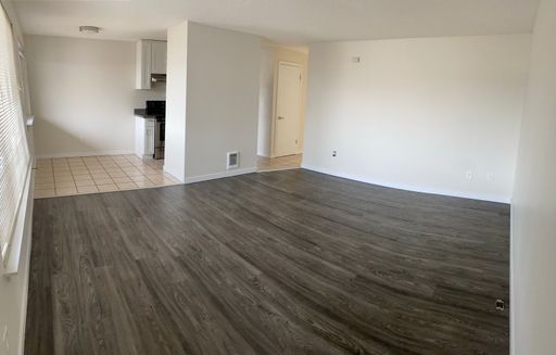 RENOVATED SPACIOUS 2nd Floor 1Bed/1Bath Apartment - Steps from transit & train station – photo 1