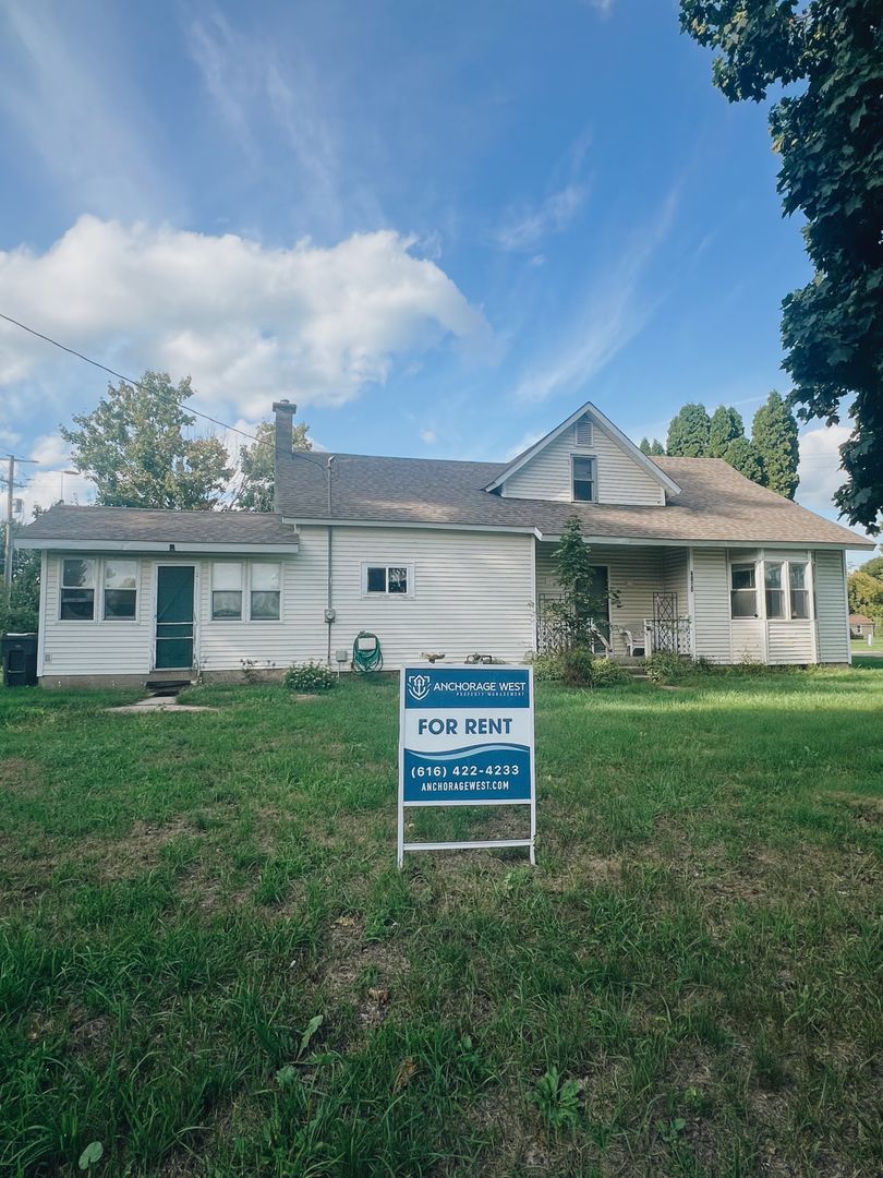 Spacious 4 Bedroom Hamilton, MI