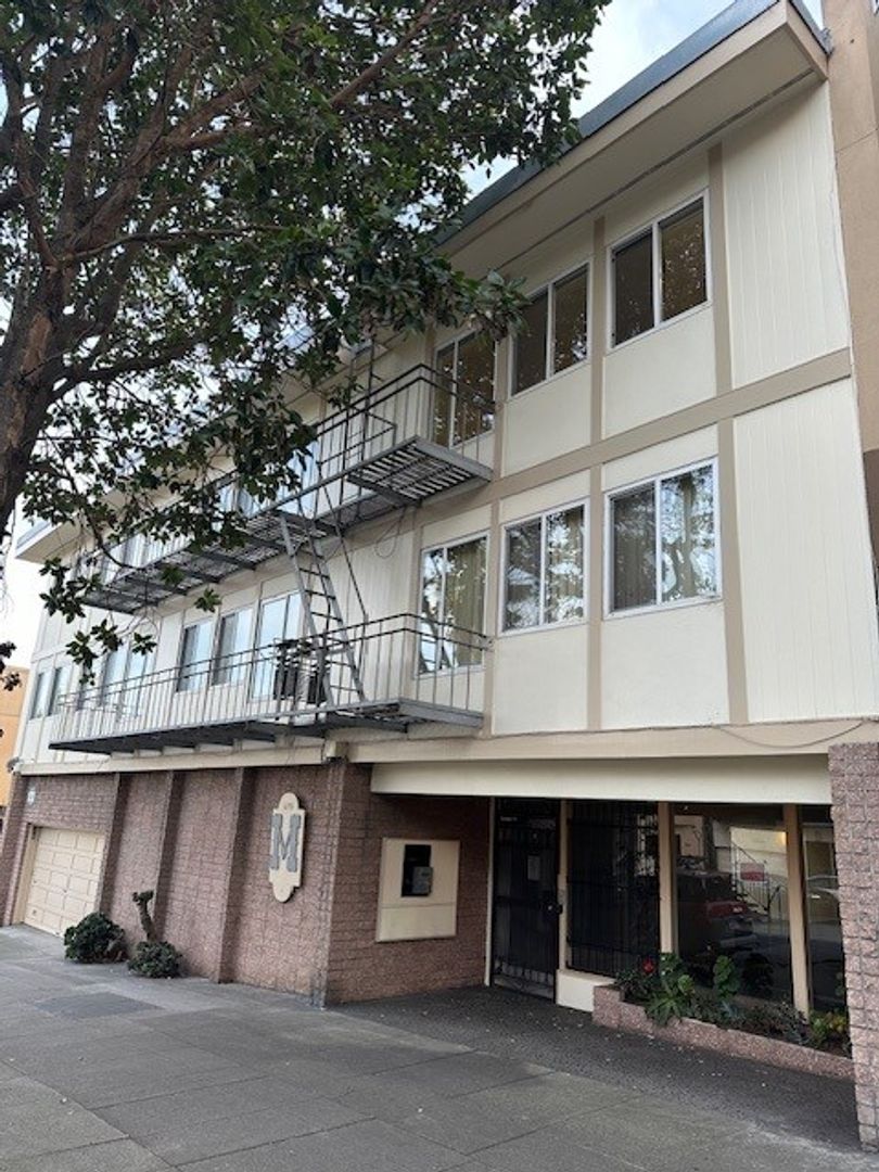 SAN FRANCISCO Apartment: 675 MONTEREY BLVD.