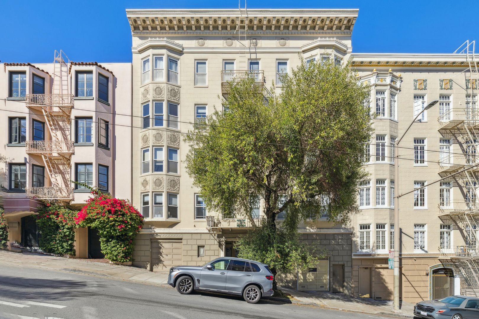 San Francisco Apartment: 1930 Sacramento Street