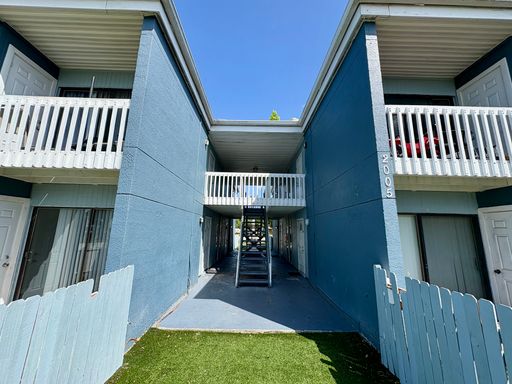 2005 5th St W - Unit B – photo 1