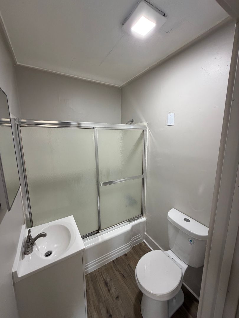 Palmer Apartment: 3010-3014 Main St