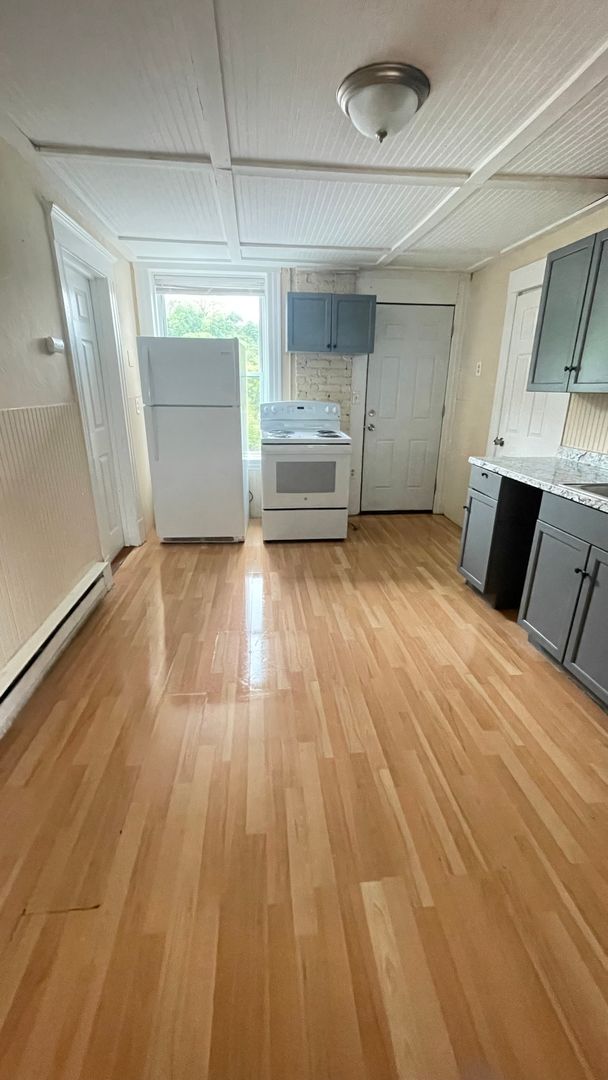 Holyoke Apartment: 45-49 Vernon St/845-855 Main St