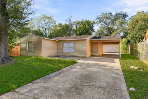 3 Bedroom House – 5418 Ridgeway Dr, Houston, TX 77033-2838